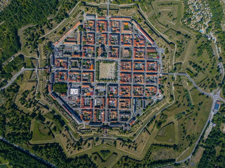 Sekizgen Planlı Şehir: Neuf-Brisach