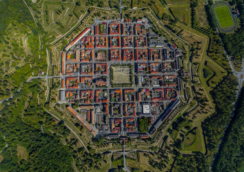 Sekizgen Planlı Şehir: Neuf-Brisach