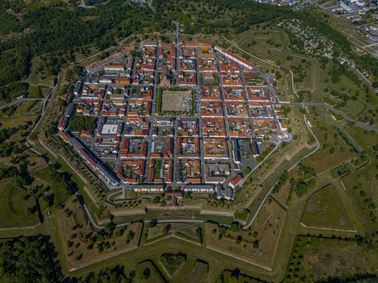 Sekizgen Planlı Şehir: Neuf-Brisach