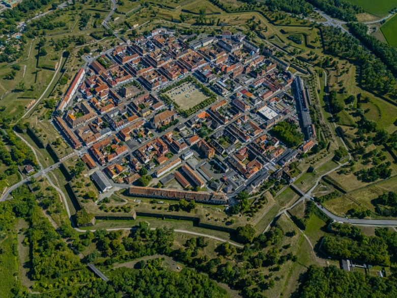 Sekizgen Planlı Şehir: Neuf-Brisach