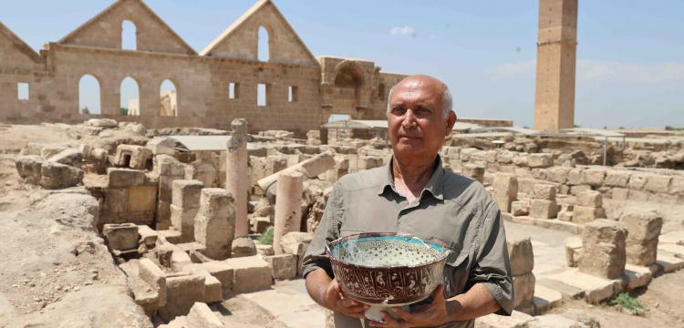 Harran Ören Yeri'nde 9 Asırlık Seramik Tören Kabı Bulundu