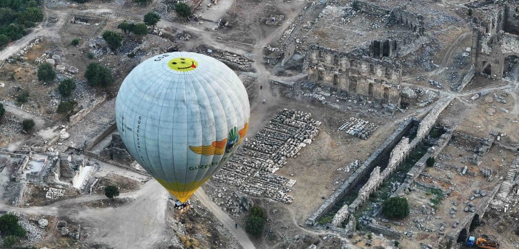 Antalya'da Sıcak Hava Balonları Hizmete Girdi