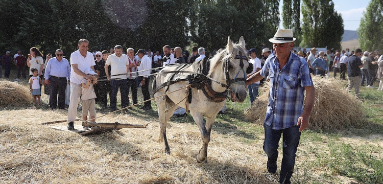 Bayburt'un Beşpınar Köyünde Harman Festivali Başladı