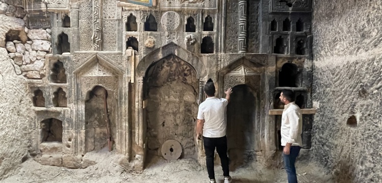 Nevşehir'de varlığı unutulan tarihi caminin odunluk olarak kullanıldığı anlaşıldı