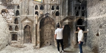 Nevşehirde varlığı unutulan tarihi caminin odunluk olarak kullanıldığı anlaşıldı