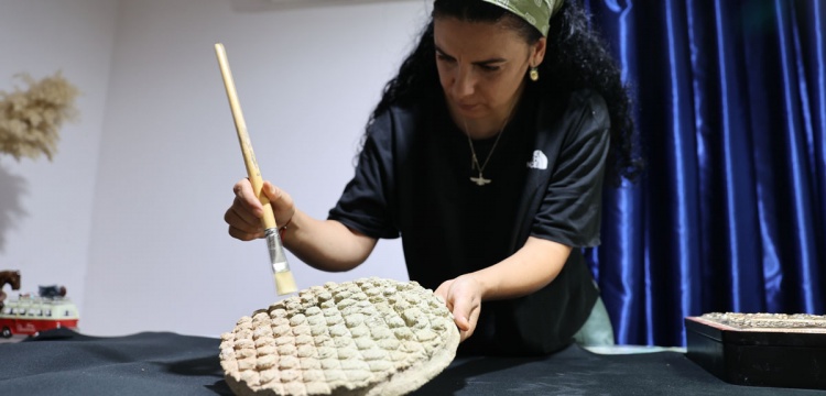 Harran’da 800 Yıllık Baklava Desenli Ekmek Kalıbı Gün Yüzüne Çıkarıldı