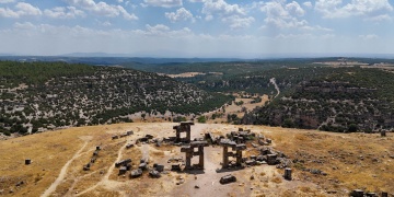 Blaundos Antik Kentinde, Fırın, Zeytin ve Metal İşlikleri Gün Yüzünde Çıkarılıyor