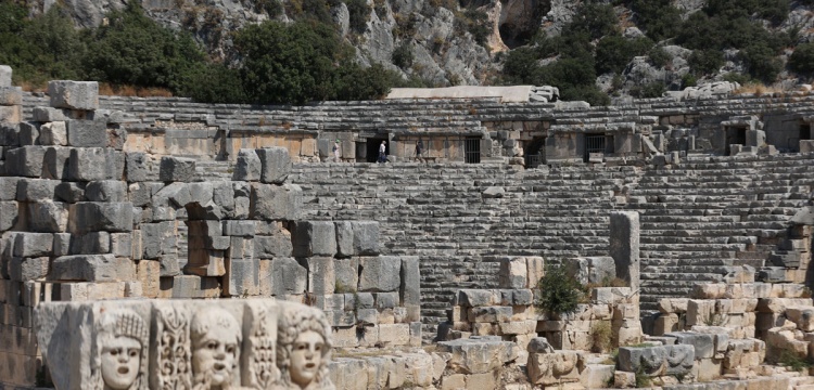 Myra Antik Kenti Tiyatrosu Restore Ediliyior