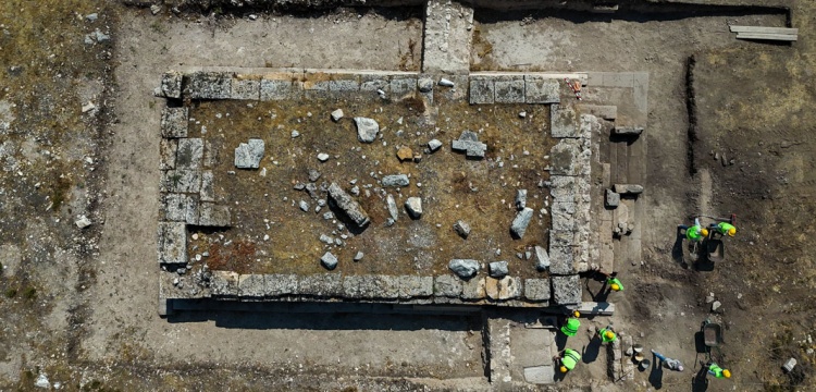 Blaundos Antik Kenti’nde 1900 Yıllık Kuzey Tapınağı Gün Yüzüne Çıkıyor