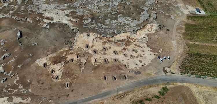 Tharsa Antik Kenti’nde 8 Oda Mezarı Ortaya Çıkarıldı