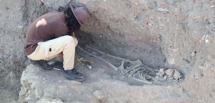 Heraion-Teikhos’ta Roma Dönemi’ne Ait Mezar Gün Yüzüne Çıkarıldı