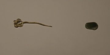 Troyada 4500 Yıllık Altın Broş ve Ender Yeşim Taşı Gün Yüzüne Çıkarıldı