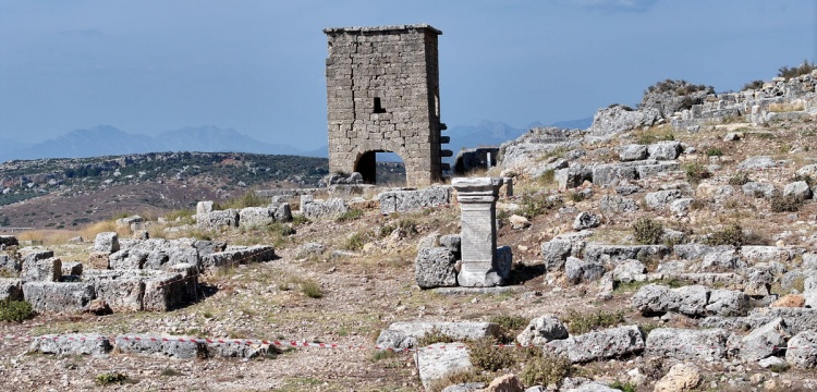 Sillyon Antik Kentinin Hayırserver Kadını Menodoranın Mezarı Bulundu