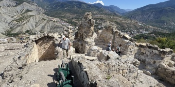Ardanuç Gevhernik Kalesinde Gürcü Kralı Büyük Aşotun Mezar Odası Bulundu