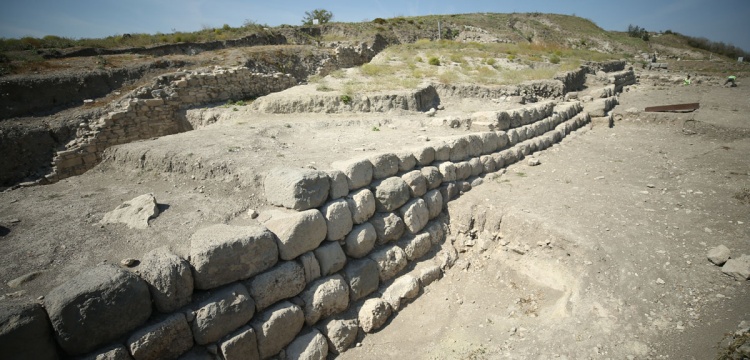 Daskyleion Kazılarında Anadolu’nun En Eski Savunma Mimarilerinden Biri Bulundu