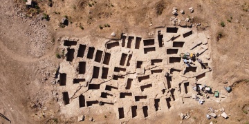 Kolossai Antik Kentinde Tekne Tipi Mezarlar Ortaya Çıkarıldı