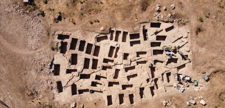 Kolossai Antik Kentinde Tekne Tipi 60 Mezar Ortaya Çıkarıldı