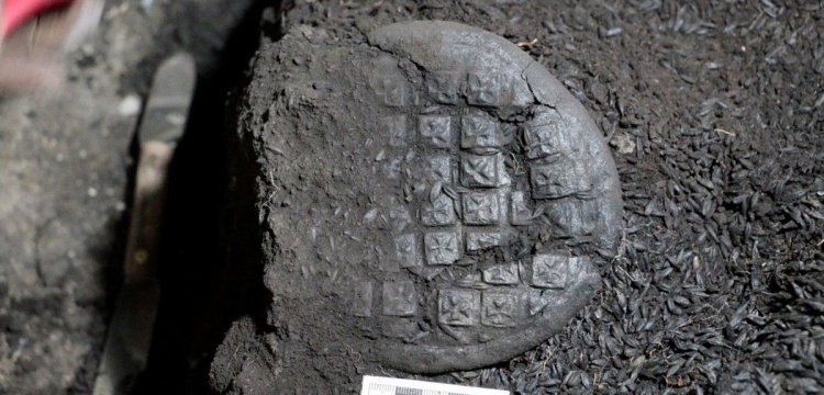 Topraktepe Antik Kenti’nde Erken Hristiyanlık Dönemine Ait Benzersiz Ekmek Buluntuları