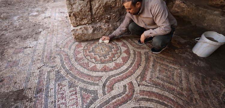 Midyat’ta 1500 Yıllık Mozaik Keşfi: Tarihi Değirmende Beklenmedik Bir Arkeolojik Katman