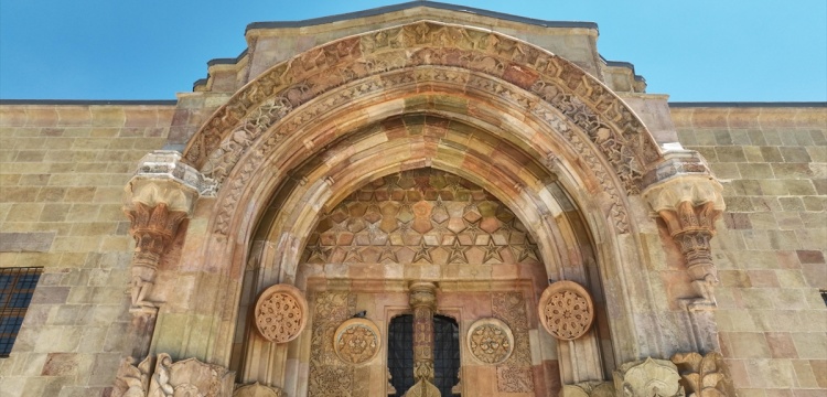 Mimari harikası Divriği Ulucamii'nin belgeselinin çekimine başlandı