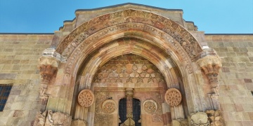 Mimari harikası Divriği Ulucamiinin belgeselinin çekimine başlandı