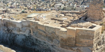 Urfa Kalesi Kazılarında1500 Yıllık Grekçe Yazılı Mozaik Gün Yüzüne Çıkarıldı