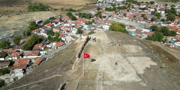 Çorlu Kalesi Kazılarında Osmanlı Çini Atölyesi İzleri Ortaya Çıktı