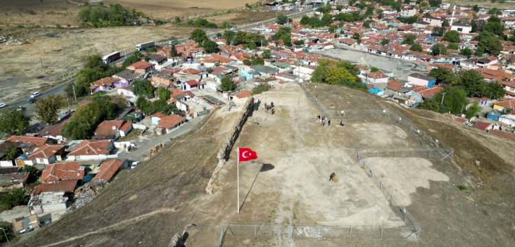 Çorlu Kalesi Kazılarında Osmanlı Çini Atölyesi İzleri Ortaya Çıktı