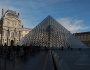 Louvre Müzesi soyuldu: Bazı tarihi eserleri çalarak kaçan hırsızlar aranıyor