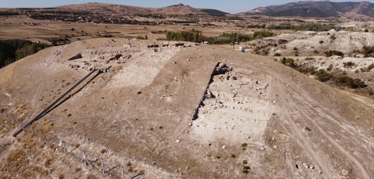Denizli'deki Aşağıseyit Höyüğü'nde 4500 Yıllık Yanık Ev ve 2300 Yıllık Kale Gün Yüzüne Çıktı