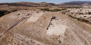 Denizlideki Aşağıseyit Höyüğünde 4500 Yıllık Yanık Ev ve 2300 Yıllık Kale Gün Yüzüne Çıktı