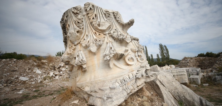 Kyzikos Hadrian Tapınağı Kazıları: Roma Mimarisi ve Dini Sembolizme Ait Yeni Bulgular