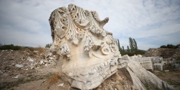 Kyzikos Hadrian Tapınağı Kazıları: Roma Mimarisi ve Dini Sembolizme Ait Yeni Bulgular