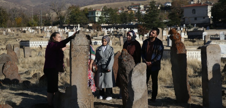 Develi Zile Mezarlığı’nda 11. Yüzyıldan Osmanlı’ya Uzanan Taş Hafıza