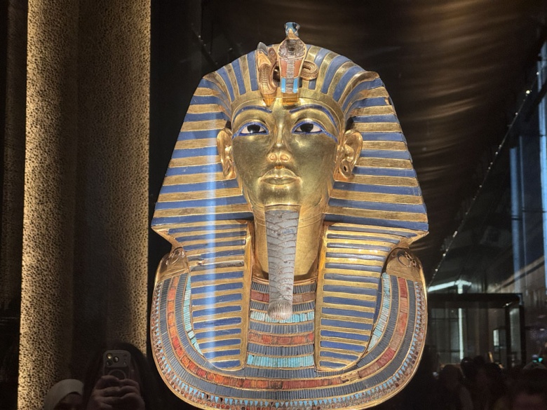 Büyük Mısır Müzesi Ziyaretçi Akınına Uğruyor