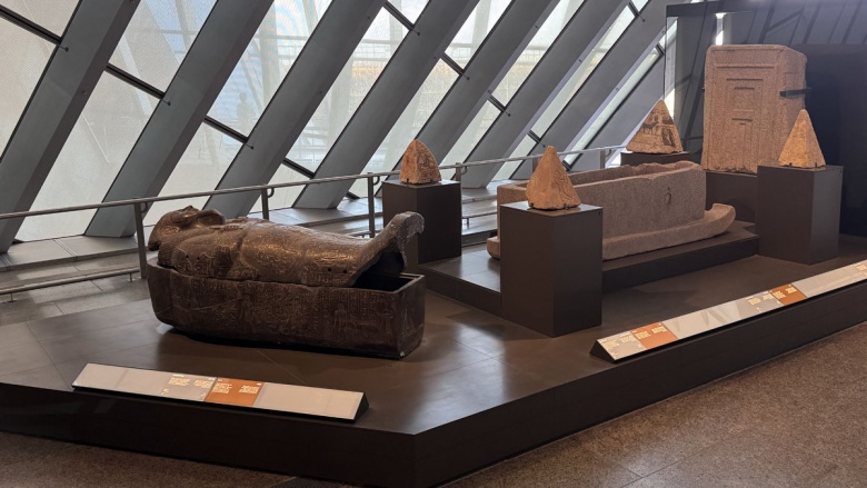 Büyük Mısır Müzesi Ziyaretçi Akınına Uğruyor