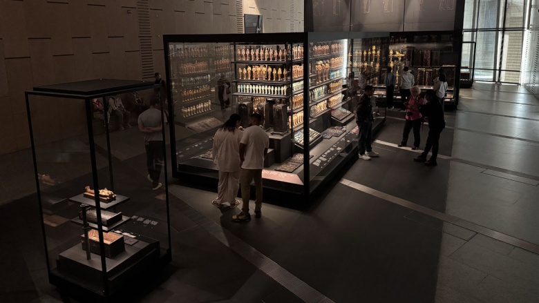 Büyük Mısır Müzesi Ziyaretçi Akınına Uğruyor