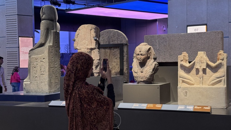 Büyük Mısır Müzesi Ziyaretçi Akınına Uğruyor