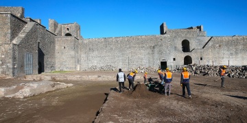 Amida Höyükte Diyarbakır Tarihinin En Eski Suru Gün Yüzüne Çıkarıldı
