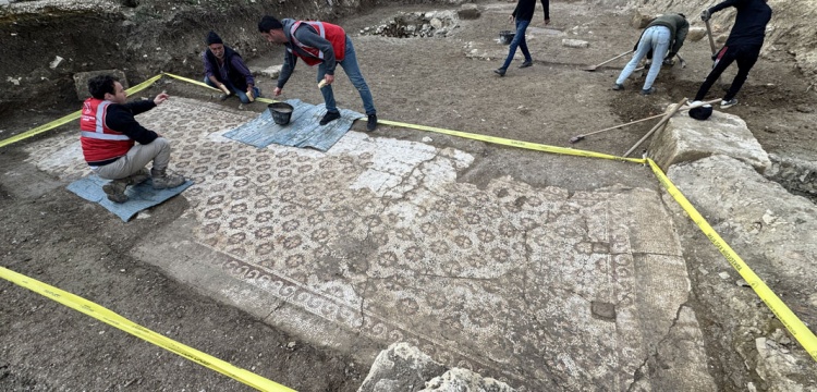 Hatayda Enkaz Altından Grekçe Yazılı Mozaik Bulundu