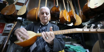 Türk Halk Müziğinin Sessiz Emekçisi: Ramadan Korkmazın Müzik Yolculuğu