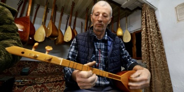 Muğlalı Orhan Çınarın Bağlama Atölyesi: El Emeğiyle Yaşayan Miras