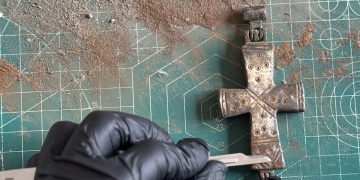 Listra Antik Kentinde Bronz Röliker Haç Gün Yüzüne Çıkarıldı