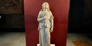 Fener Rum Patrikhanesinden Çalınan Melek Heykeli 20 Yıl Sonra Yerine Döndü