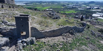 Sillyon Antik Kentinin Surları Orijinal Taşlarıyla Restore Ediliyor