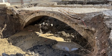 Rizede Yol Çalışması Sırasında Tarihi Taş Köprü Gün Yüzüne Çıkarıldı