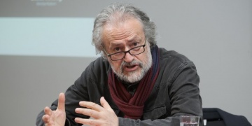 Doç. Dr. Oğuz Haşlakoğluna göre mimarlık yerleşik yaşam ile özdeş