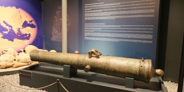 İzmire Söküm İçin Gelen Hollanda Gemisinde Bulunan Top ve Gülleler Müzede Sergileniyor