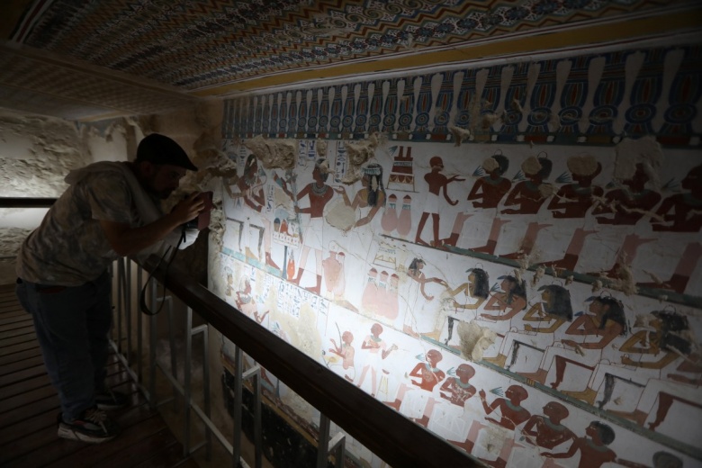 Firavun Amenhotep'in restorasyonu biten mezarı ziyaretçilere açıldı