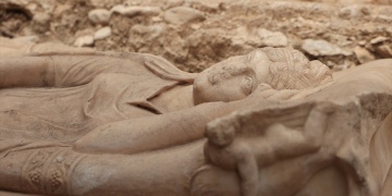Antalyadaki Olympos antik kentinde aristokrat bir kadına ait lahit bulundu
